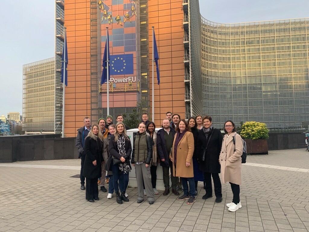 Deler av delegasjonen samlet utenfor Berlaymont - EU-kommisjonens hovedkvarter